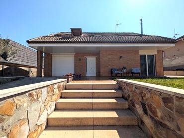 Villa mit Pool zum Verkauf in Carrer Pla de la Vila 24