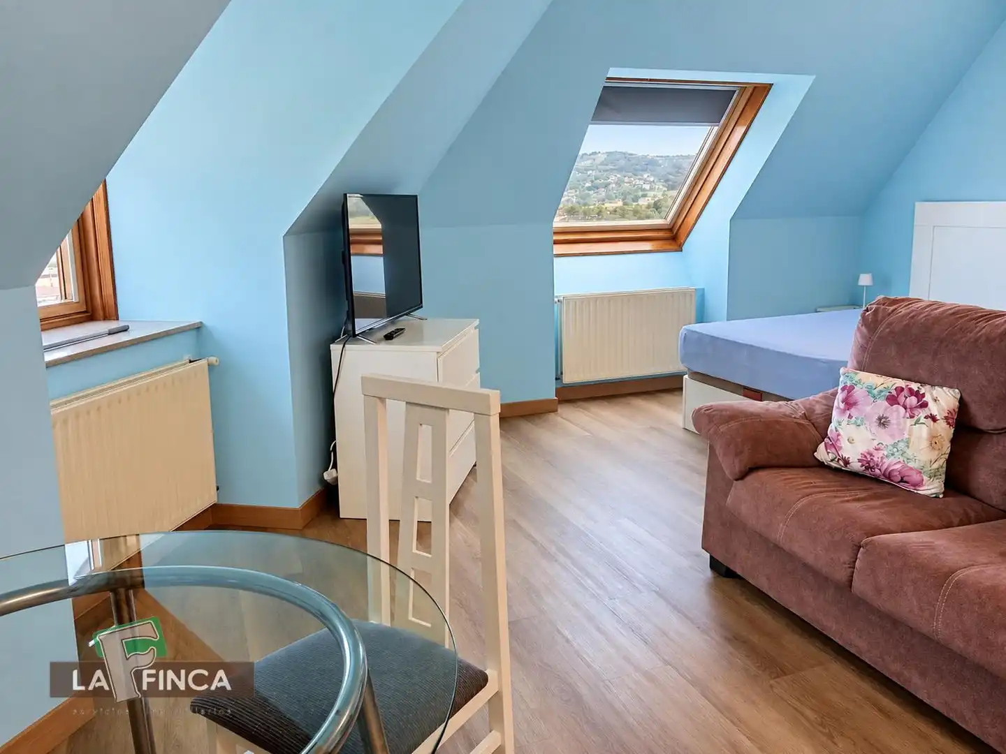 Sala de estar de Estudio de alquiler en HUCA - La Cadellada