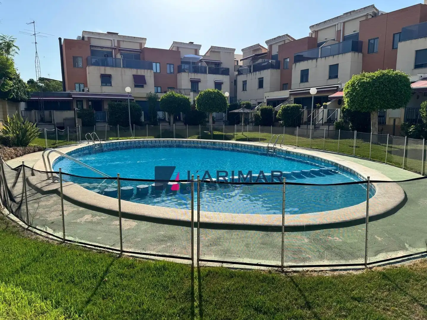 Piscina de Casa adosada de lloguer en Alicante / Alacant amb Aire condicionat, Calefacció i Jardí privat