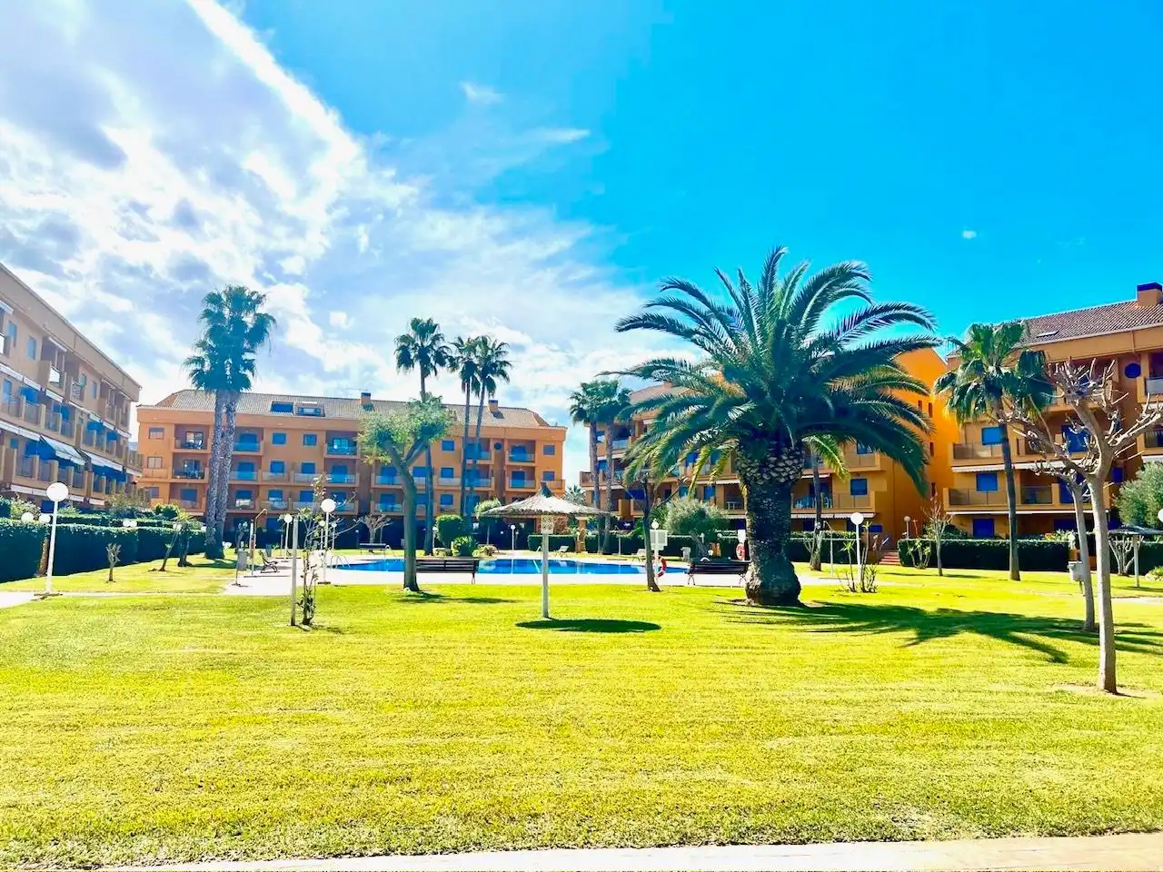 Penthouse with pool for sale in Las Marinas / Les Marines
