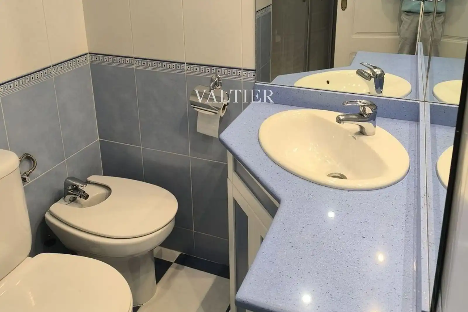 Baño de Piso de alquiler en Madrid con Aire acondicionado y Terraza