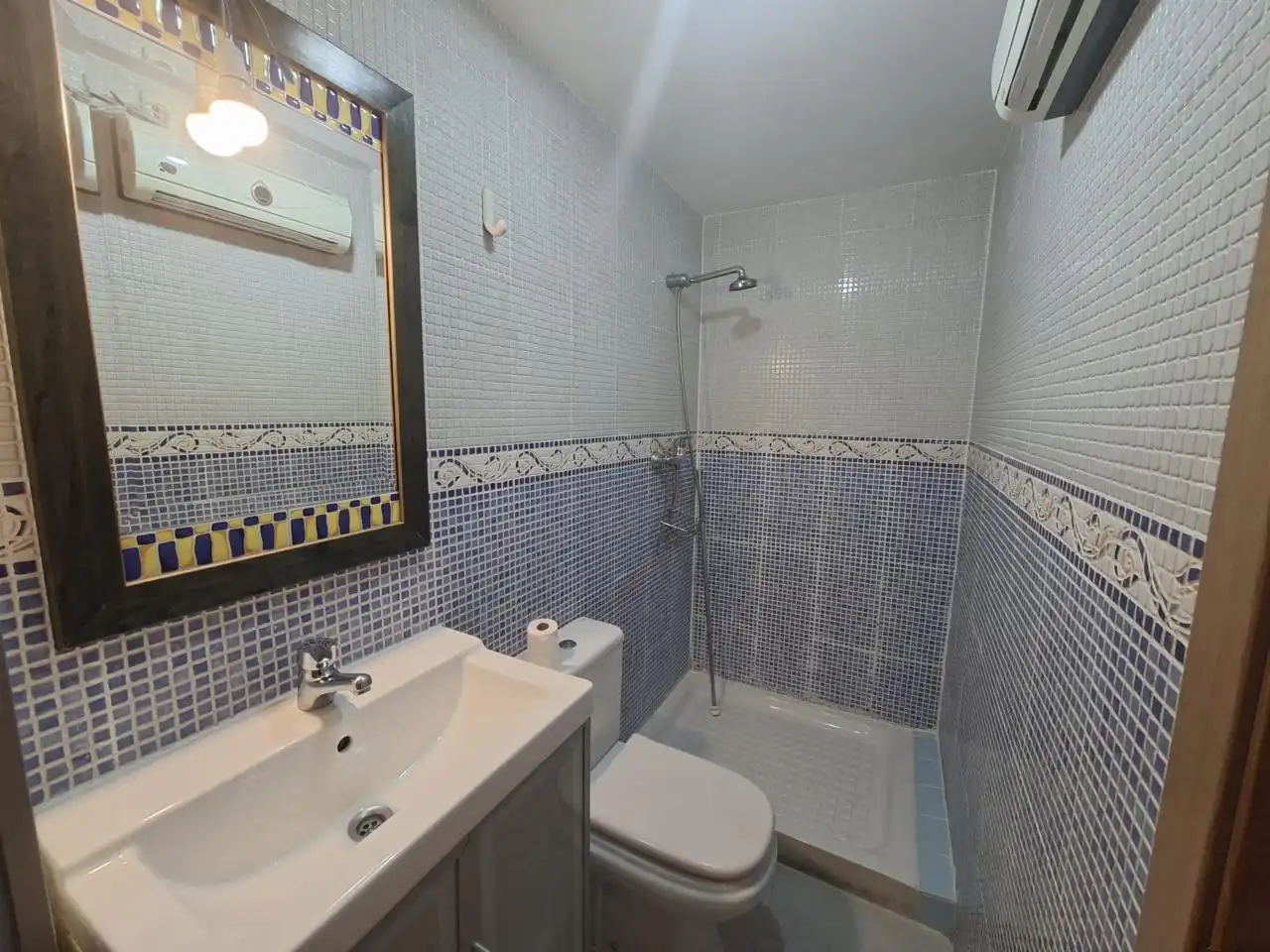 Bathroom of Duplexes for sale in Madrid  with Heating, Storage room and Furnished