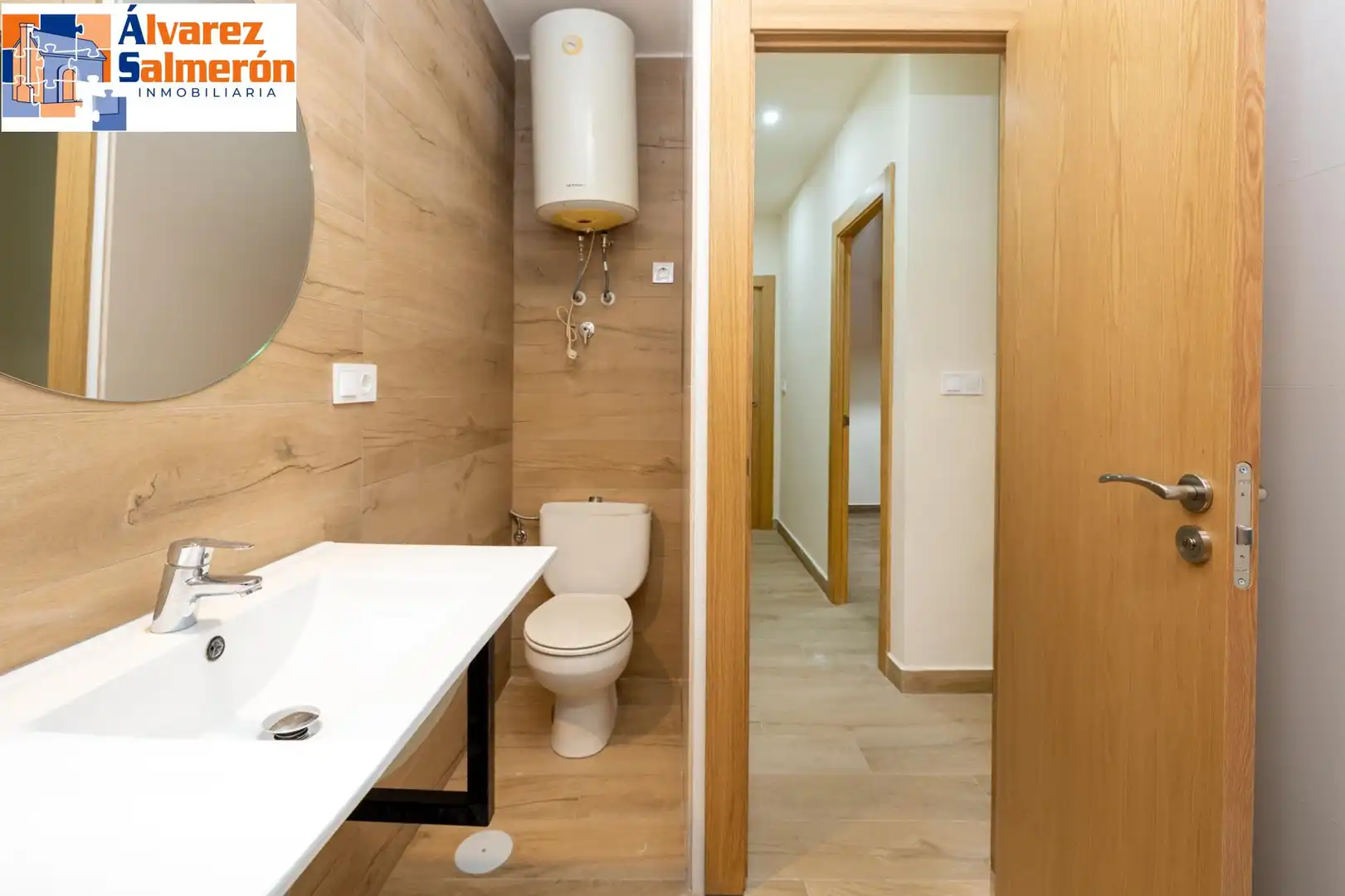 Bathroom of Flat for sale in Granada