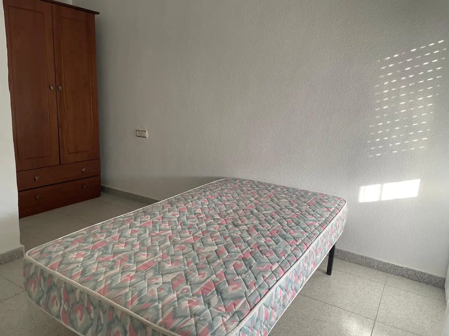 Bedroom of Flat for rent in Almansa
