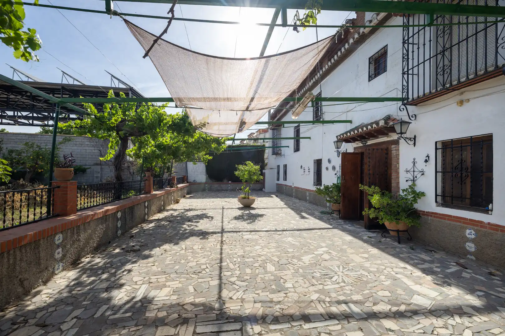 Vista exterior de Casa o xalet en venda en Ogíjares amb Calefacció, Jardí privat i Piscina