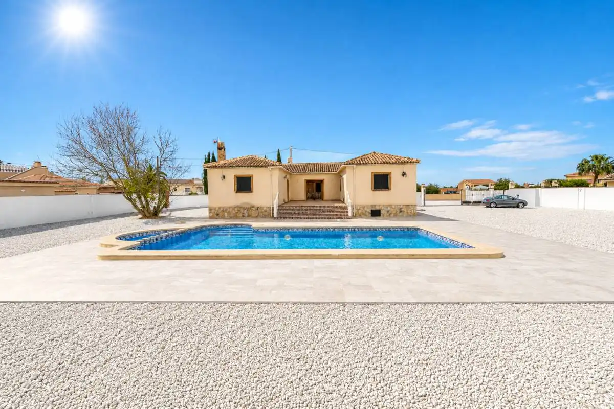 Villa con piscina in vendita a Partida Arroba de Madriguera