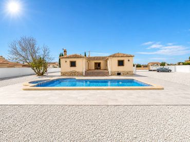 Villa con piscina in vendita a Partida Arroba de Madriguera