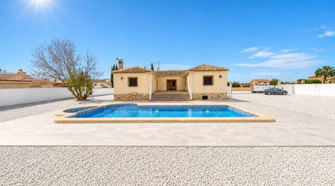 CHALET INDEPENDIENTE CON PISCINA PRIVADA ORIENTADO AL SUR EN PARCELA DE 2.000 MÂ â LISTO PARA ENTRAR