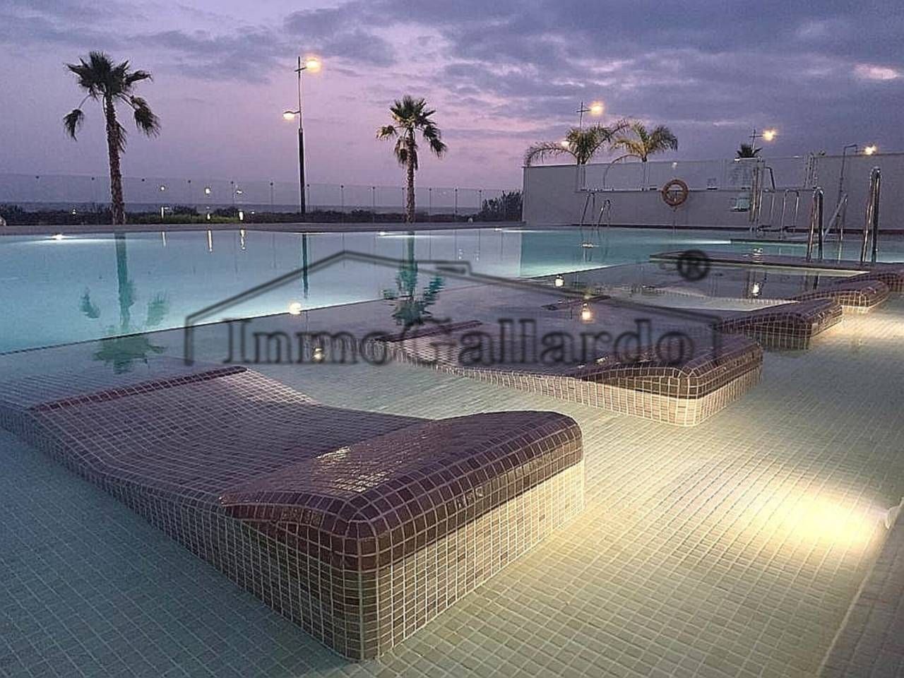 Piscina de Àtic en venda en Torrox amb Aire condicionat, Terrassa i Moblat