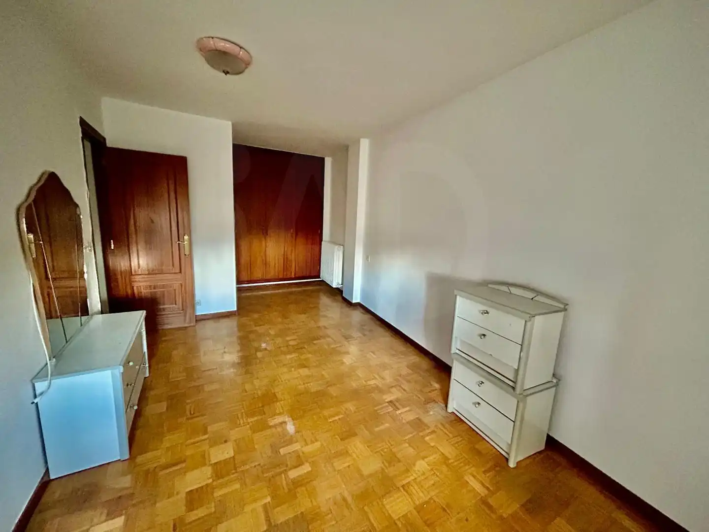 Habitación de Ático en venta en La Bañeza  con Calefacción y Terraza