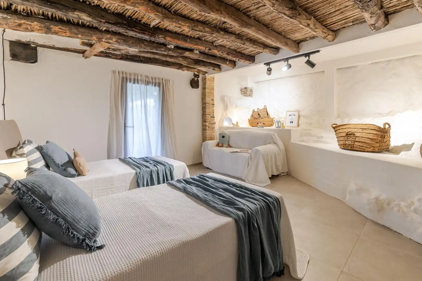 Habitación de Finca rústica en venta en Venta del Moro con Jardín privado, Terraza y Amueblado