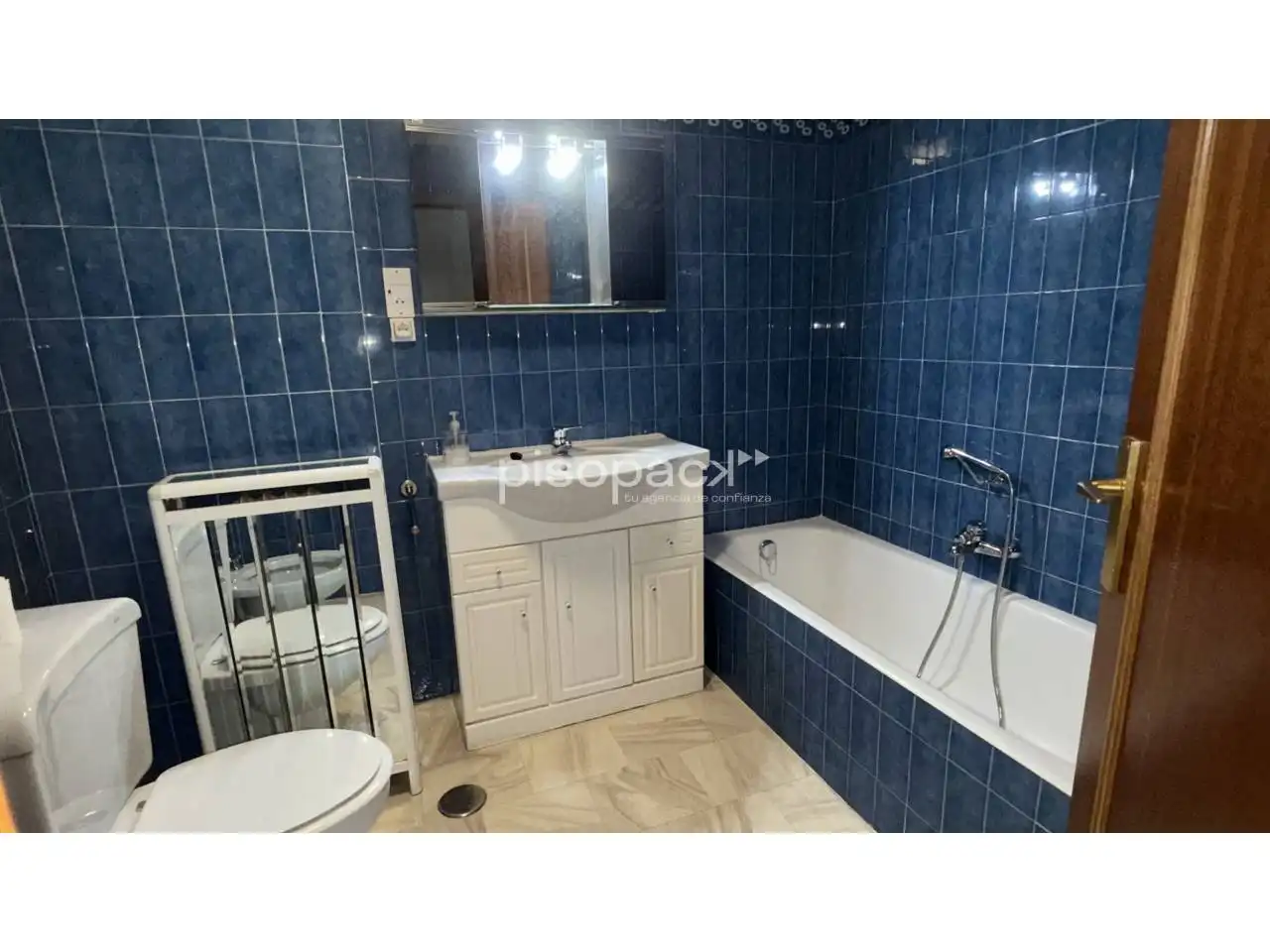 Bathroom of Flat for sale in  Pamplona / Iruña  with Heating, Parquet flooring and Terrace