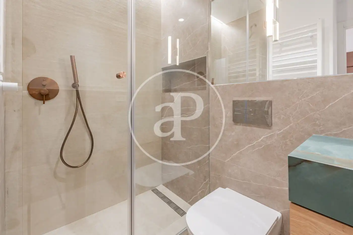 Bany de Pis en venda en Madrid amb Aire condicionat, Calefacció i Terrassa