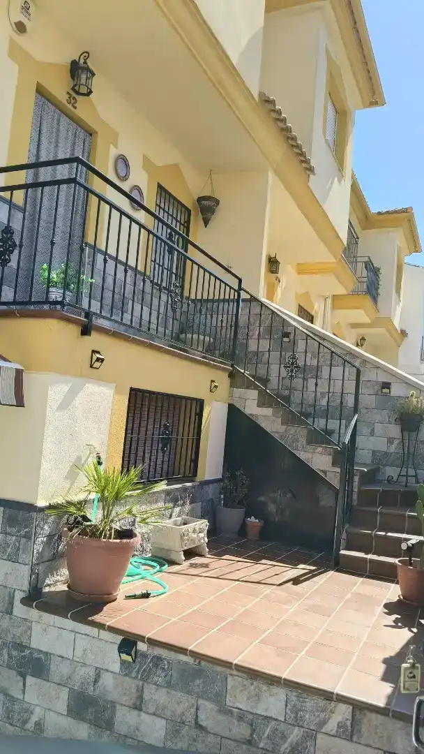 Vista exterior de Casa adosada en venda en Cijuela amb Aire condicionat