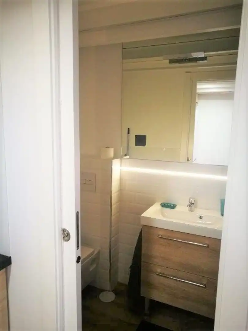 Bany de Apartament de lloguer en Madrid amb Aire condicionat, Calefacció i Moblat
