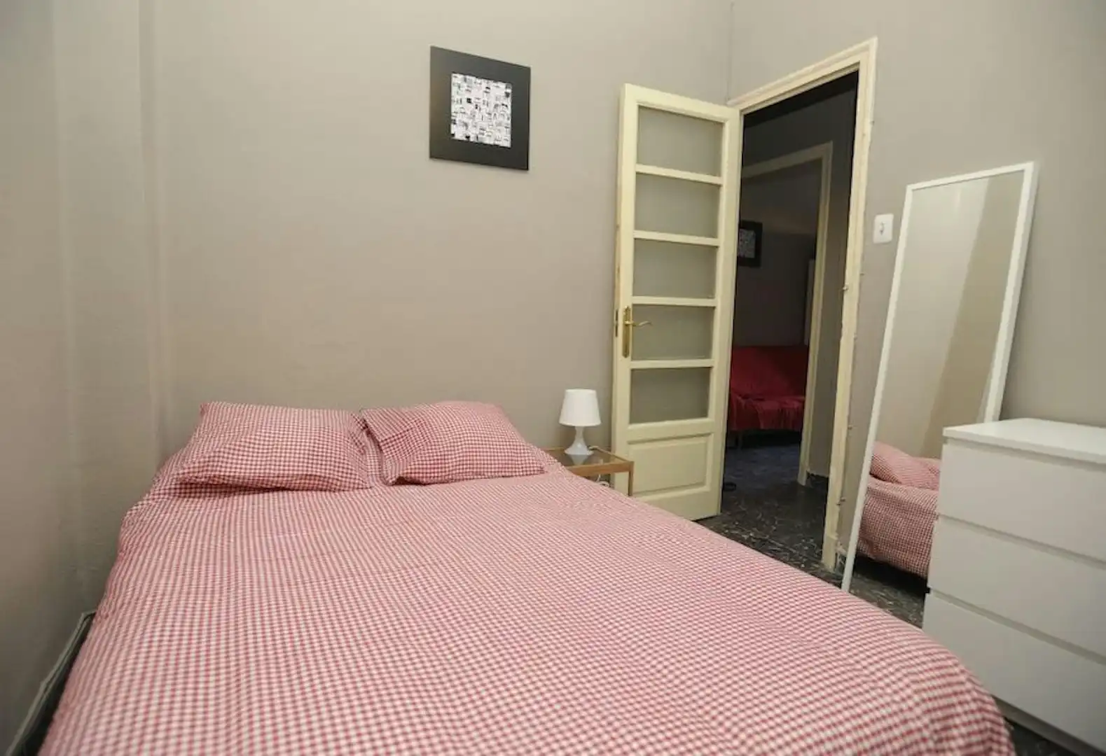 Bedroom of Flat for share in  Valencia Capital  with Washing machine and Internet