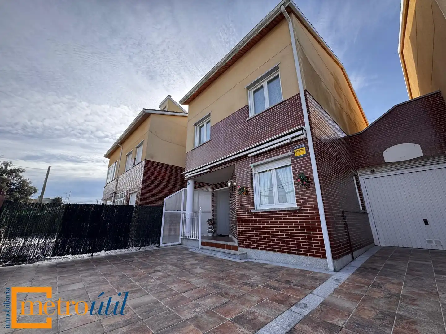 Vista exterior de Casa o xalet en venda en Mozárbez amb Calefacció, Jardí privat i Parquet