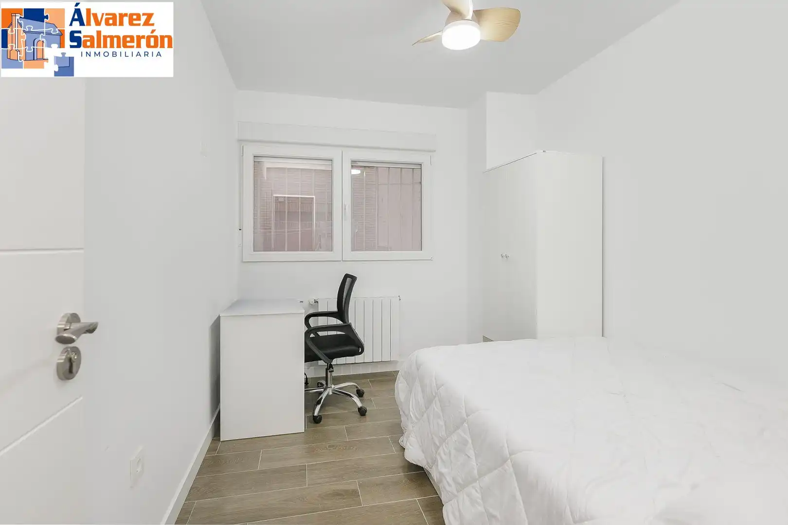 Bedroom of Apartments for sale in Granada