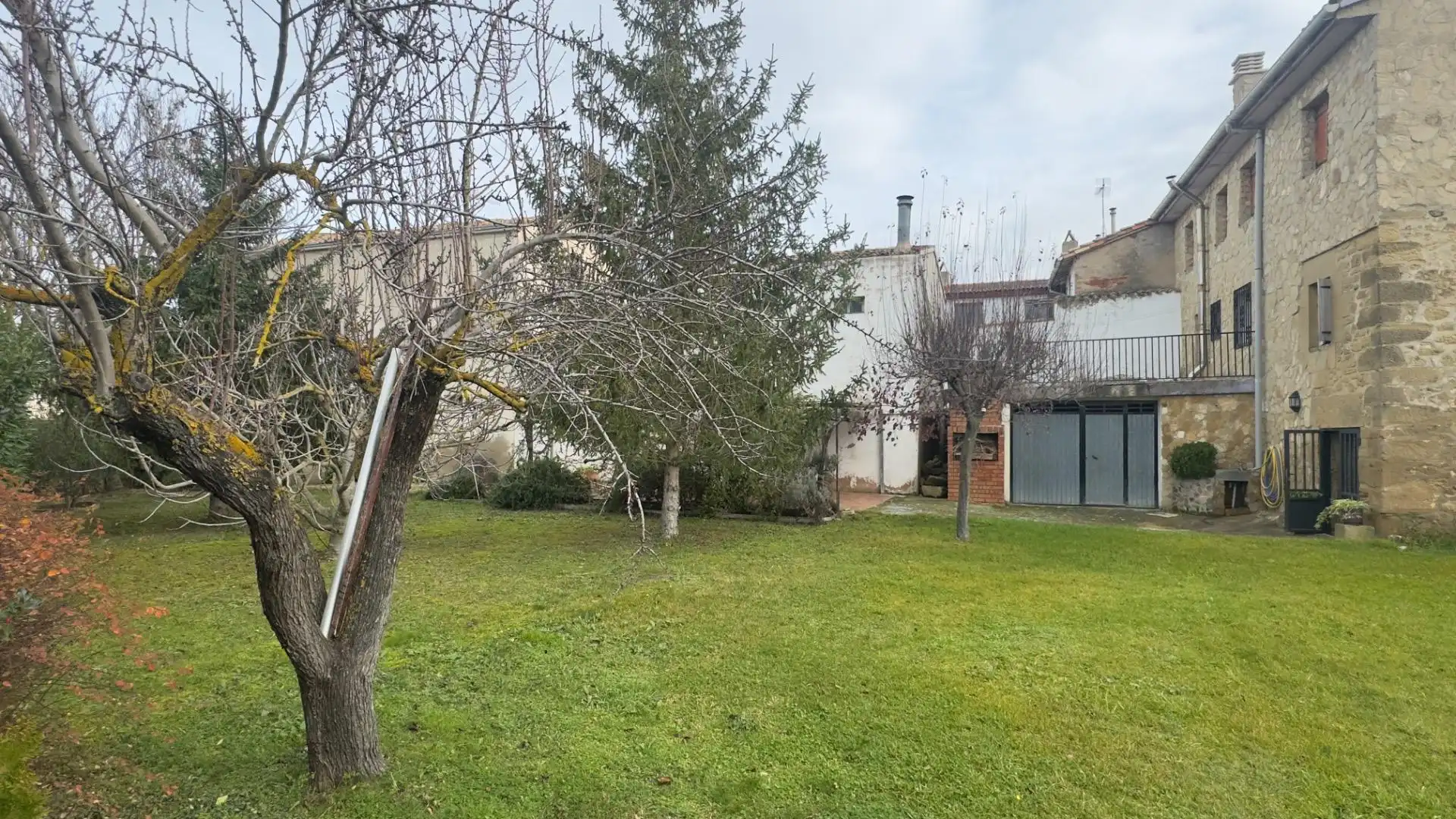Vista exterior de Casa o chalet en venta en Baños de Rioja con Calefacción, Jardín privado y Terraza