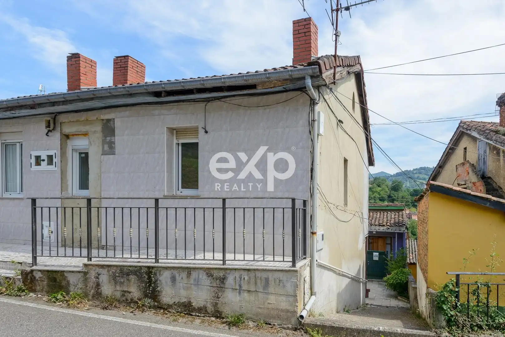 Vista exterior de Casa o xalet en venda en Langreo amb Terrassa i Traster