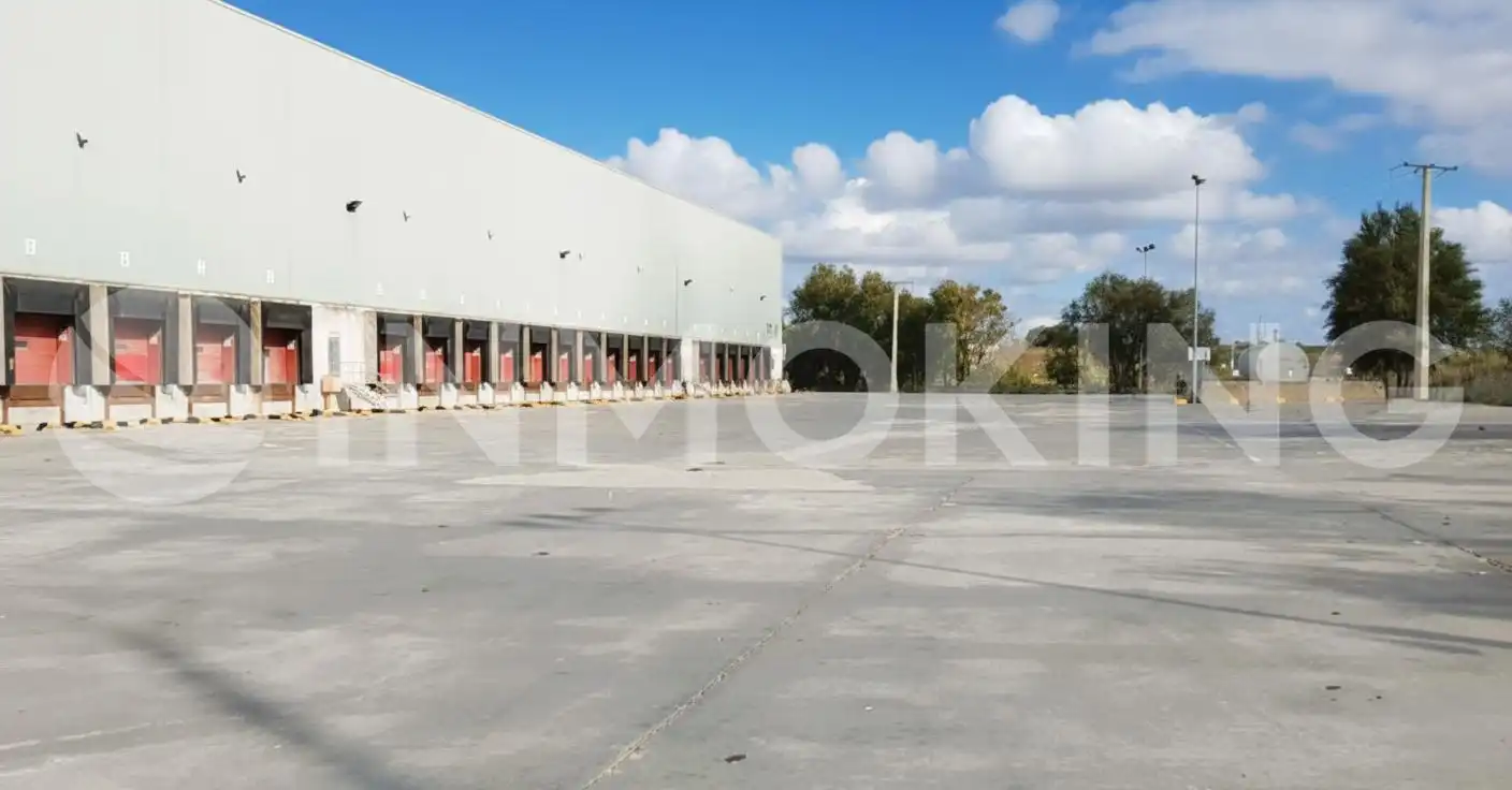 Außenansicht von Fabrikhallen zur Miete in Valdemoro mit Heizung