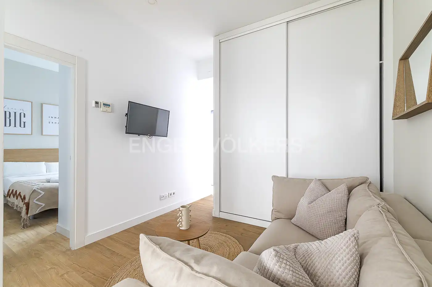 Dormitori de Apartament de lloguer en Madrid amb Aire condicionat, Calefacció i Moblat