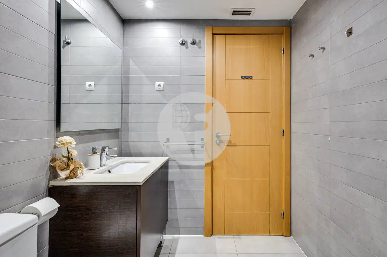 Baño de Planta baja en venta en Barcelona con Aire acondicionado y Trastero