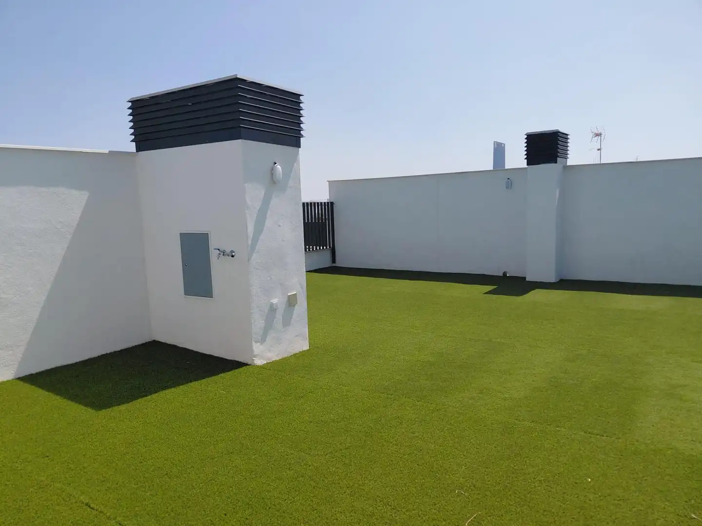 Terrasse von Dachboden zur Miete in Camas mit Klimaanlage, Heizung und Privatgarten