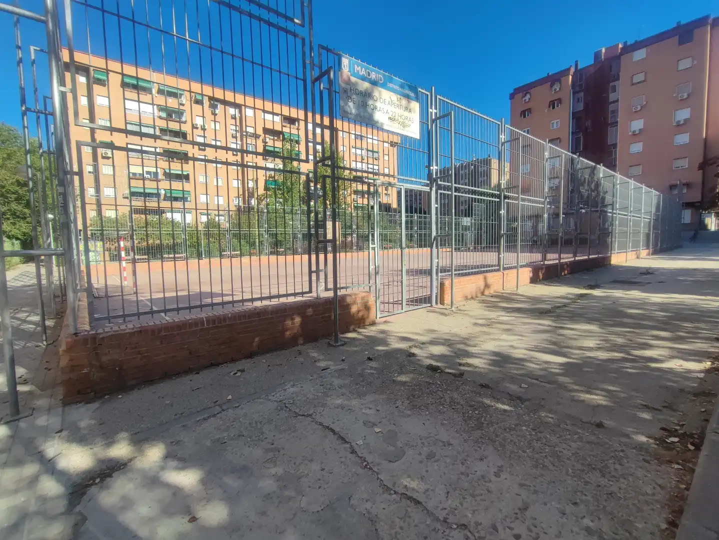 Parking de Piso en venta en Madrid con Aire acondicionado, Calefacción y Jardín privado
