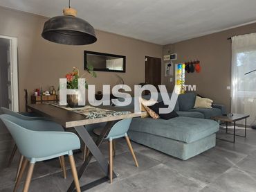 Casa con balcón en venta en Carrer Josep Carner