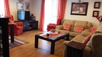 Sala d'estar de Casa adosada en venda en Escalona amb Aire condicionat i Terrassa