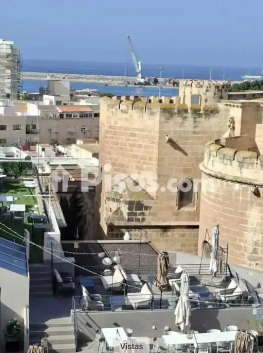 Vista exterior de Ático de alquiler en Almería con Amueblado