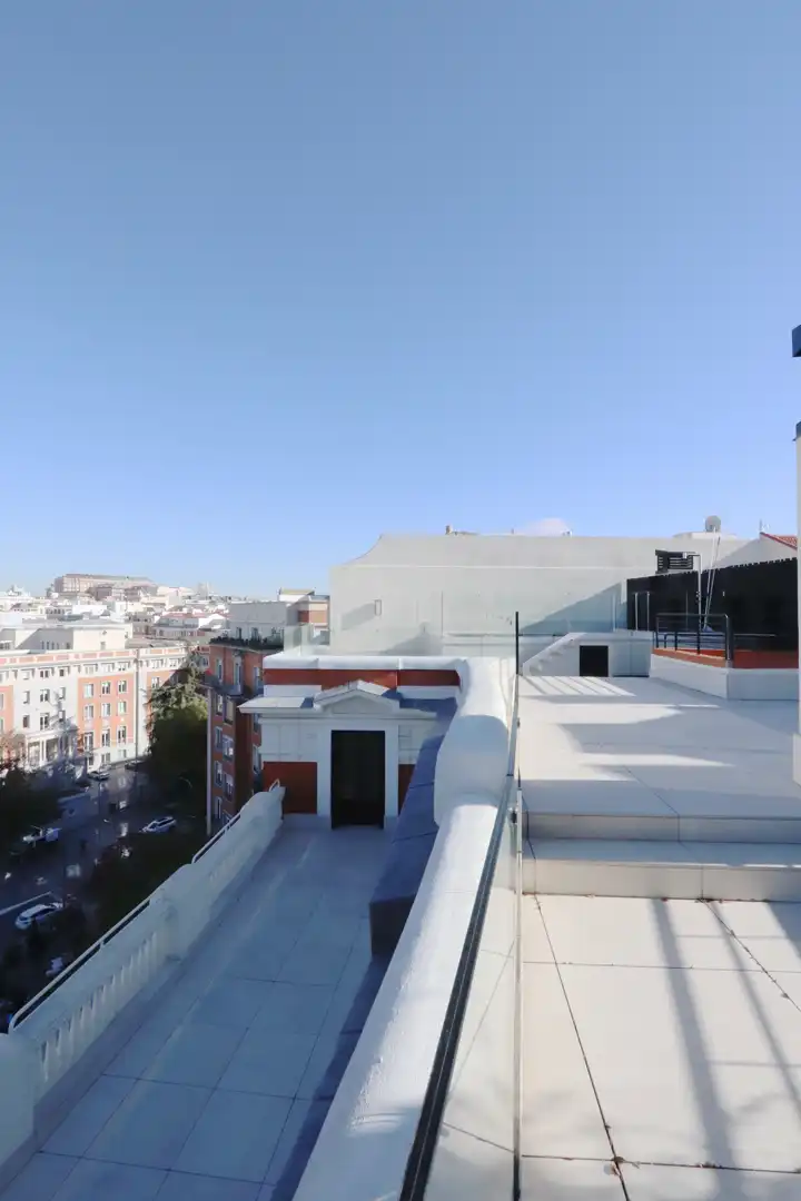 Vista exterior de Ático en venta en Madrid con Aire acondicionado, Calefacción y Jardín privado