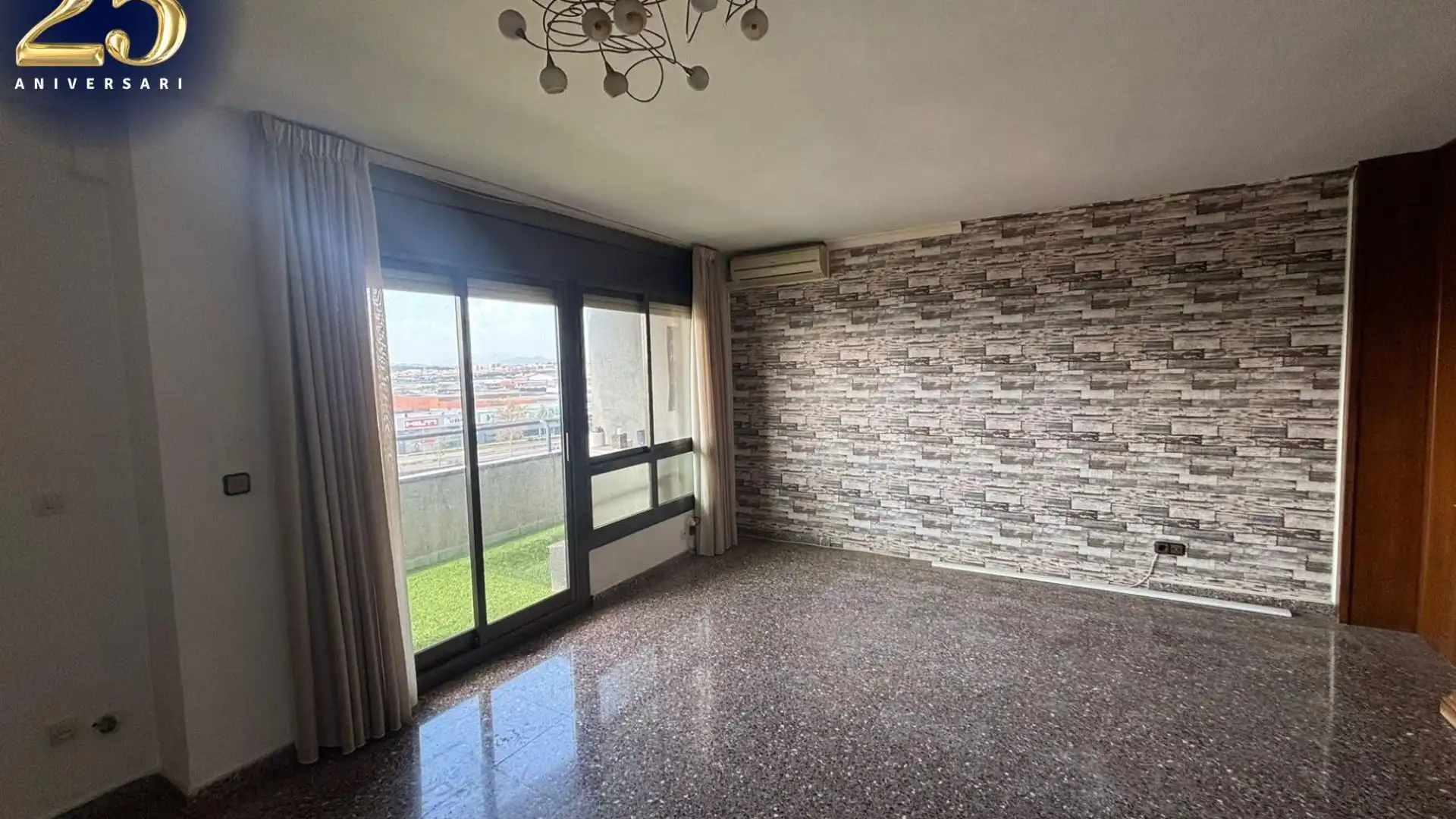 Sala de estar de Piso en venta en Sabadell con Aire acondicionado, Balcón y Alarma