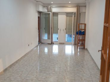 Flat with balcony to rent in Sur