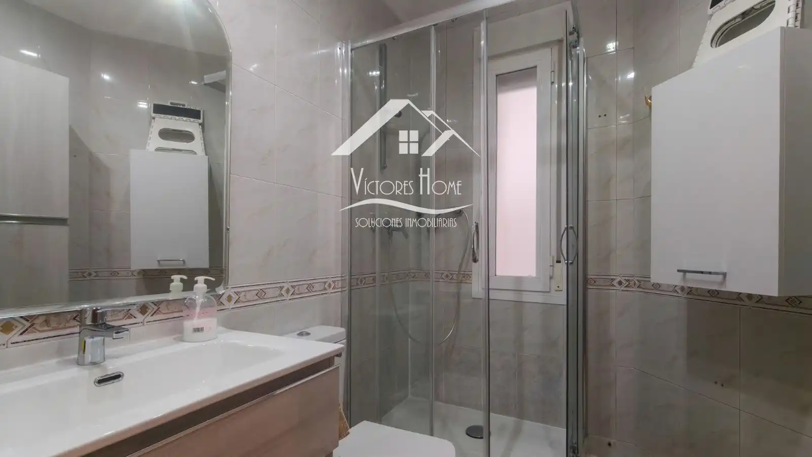Bathroom of Flat for rent in Madrid  with Air Conditioner, Heating and Terrace