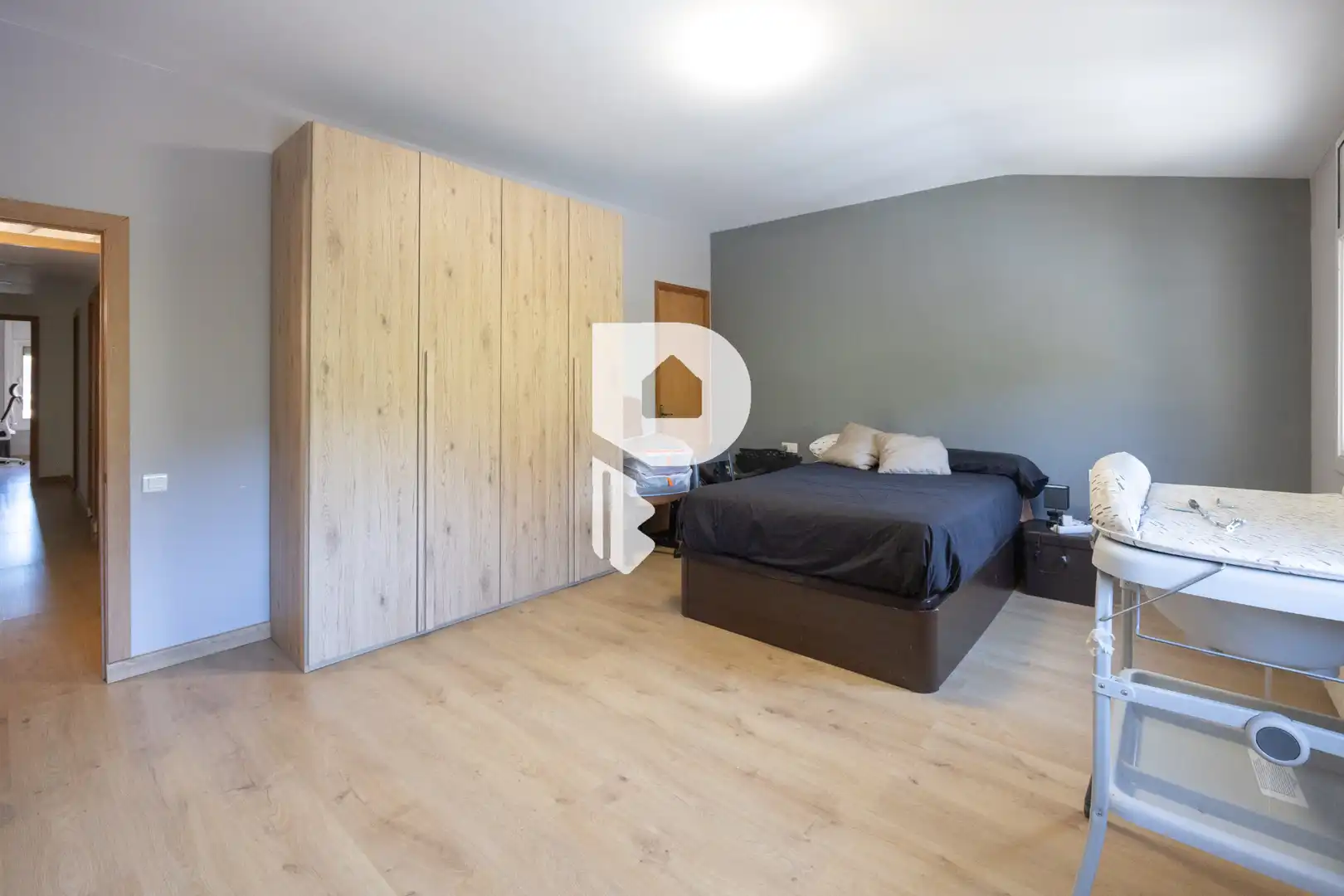 Schlafzimmer von Einfamilien-Reihenhaus zum Verkauf in Vallirana mit Klimaanlage, Heizung und Privatgarten