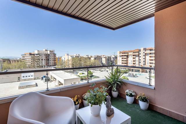 Piso en Venta en Calle RECREATIVO DE GRANADA, 3 en San Francisco Javier