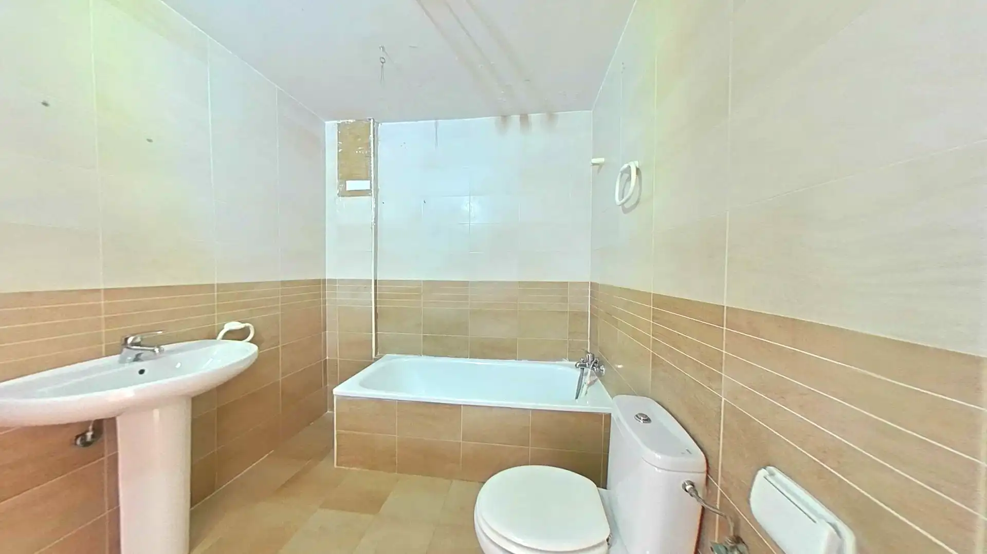 Baño de Piso en venta en Miguelturra con Calefacción