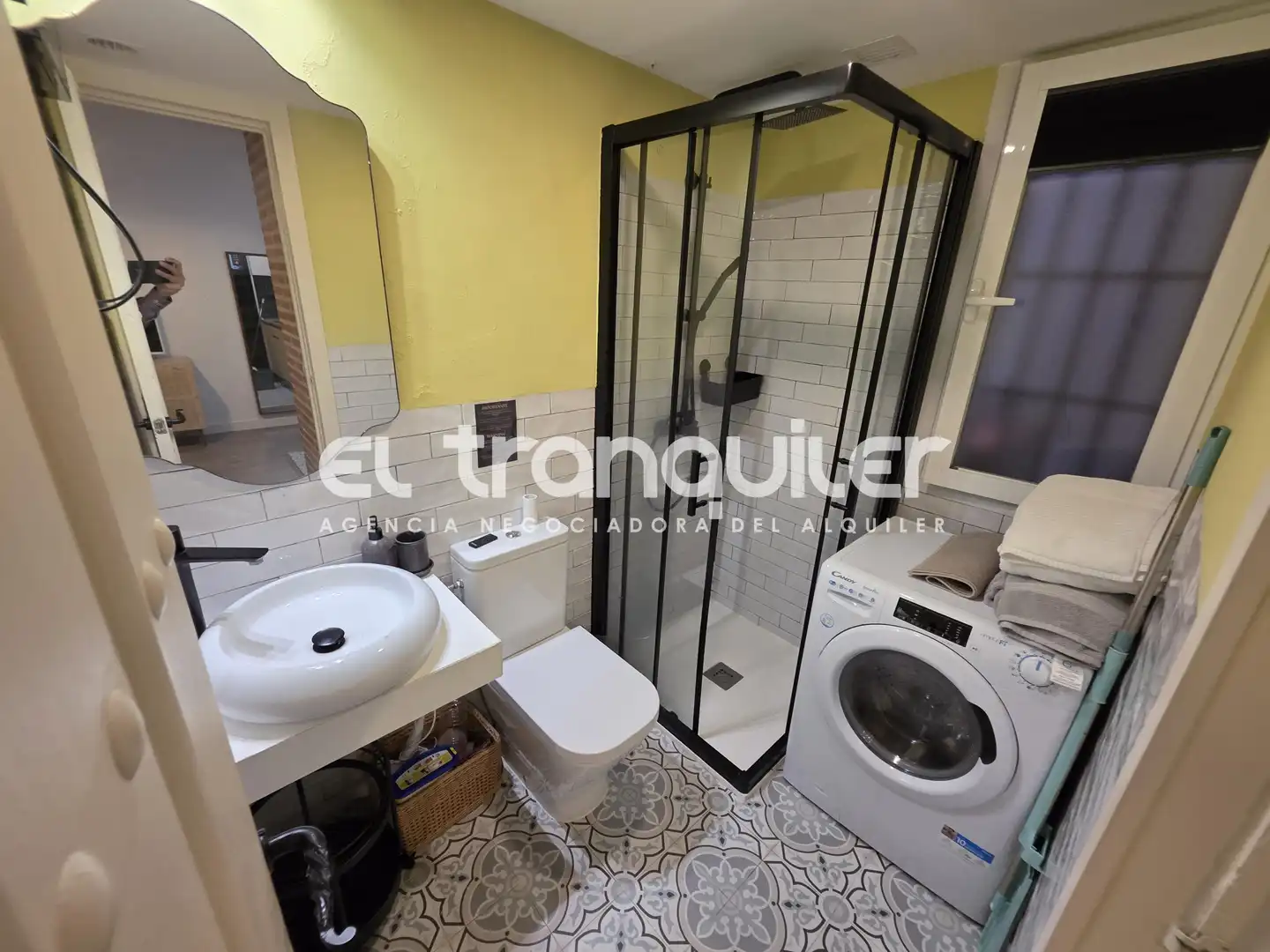 Baño de Estudio de alquiler en Madrid con Amueblado, Lavadora y Se aceptan mascotas