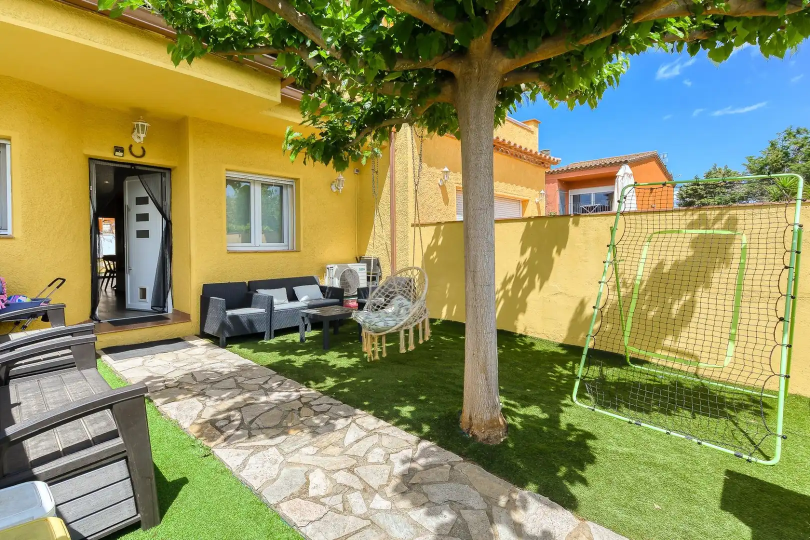 Terrassa de Casa adosada en venda en Torroella de Fluvià amb Aire condicionat, Calefacció i Jardí privat