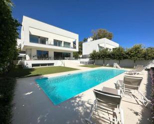 Piscina de Casa o xalet en venda en Estepona amb Aire condicionat, Terrassa i Piscina