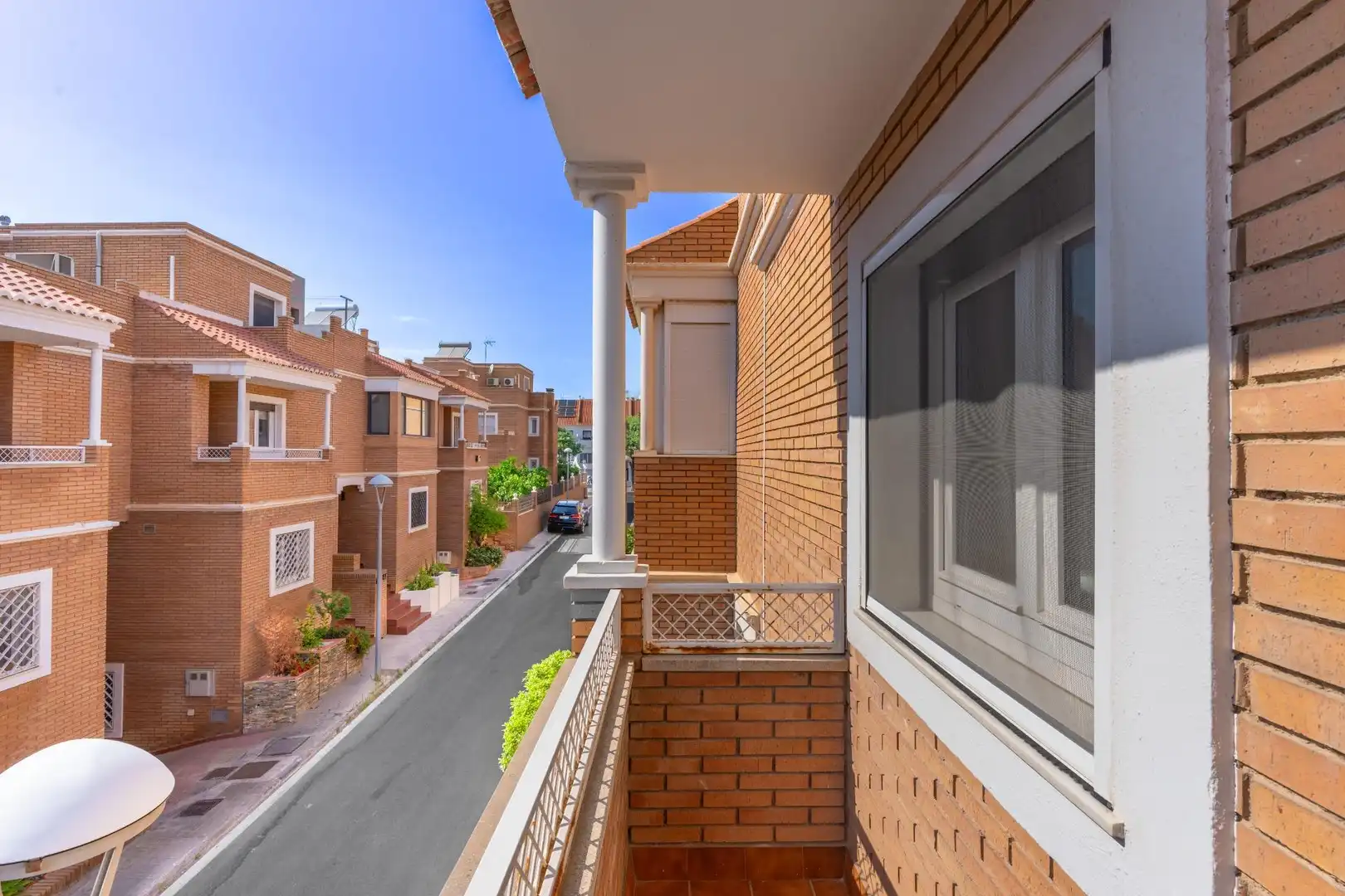 Vista exterior de Dúplex en venda en Almería amb Aire condicionat, Calefacció i Jardí privat