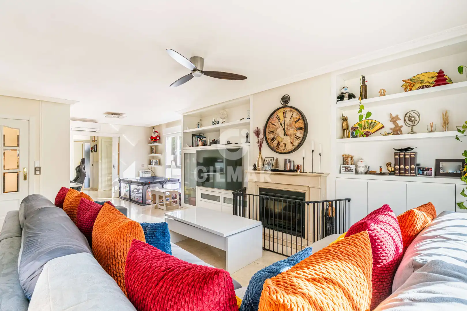 Living room of Detached homes for sale in Pozuelo de Alarcón  with Heating, Private garden and Swimming Pool