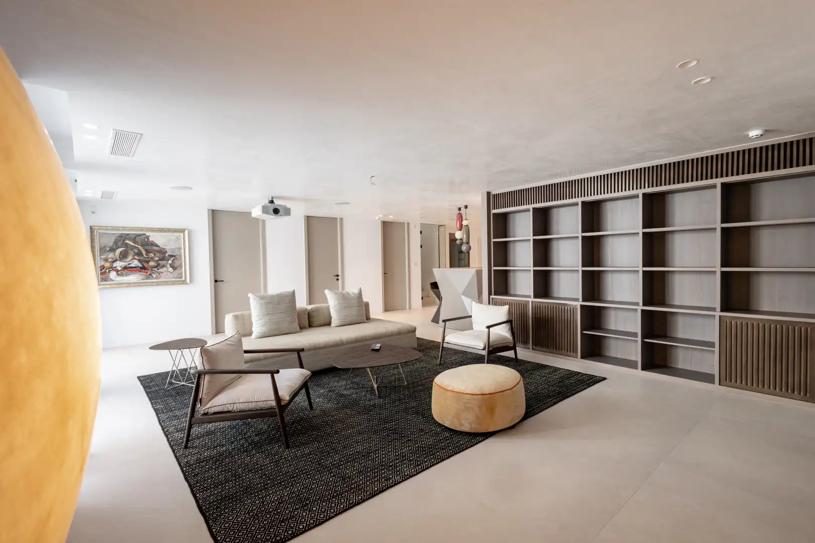 Sala d'estar de Casa o xalet en venda en Marbella amb Aire condicionat, Terrassa i Traster