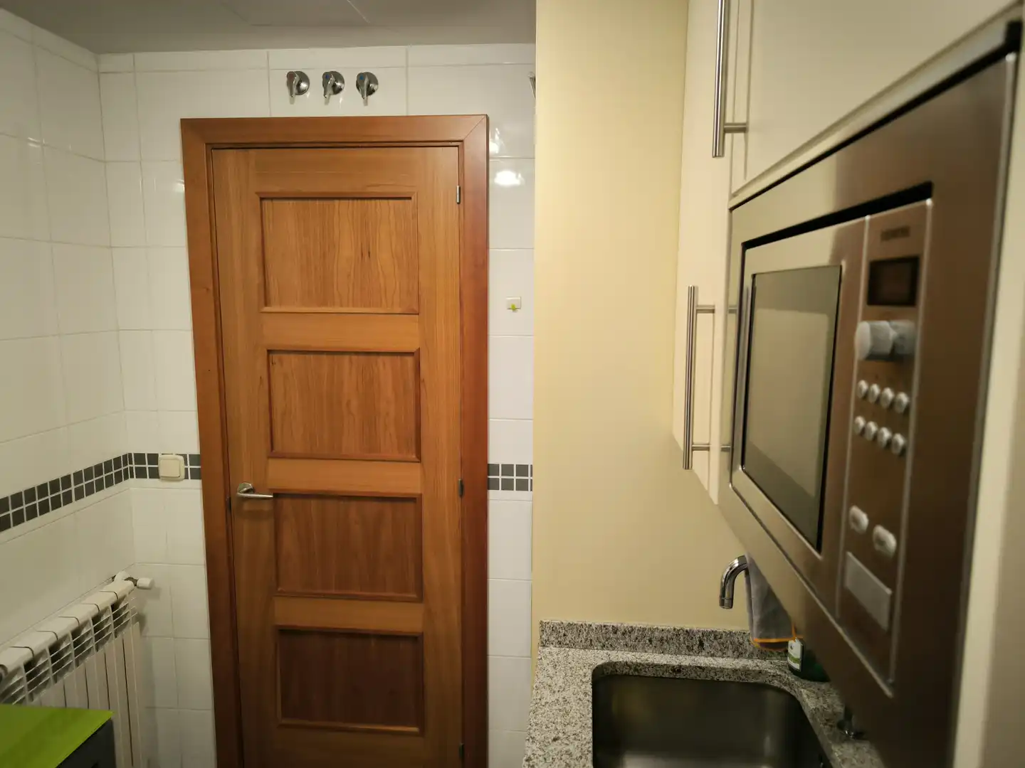 Kitchen of Flat for rent in Madrid  with Air Conditioner, Heating and Private garden