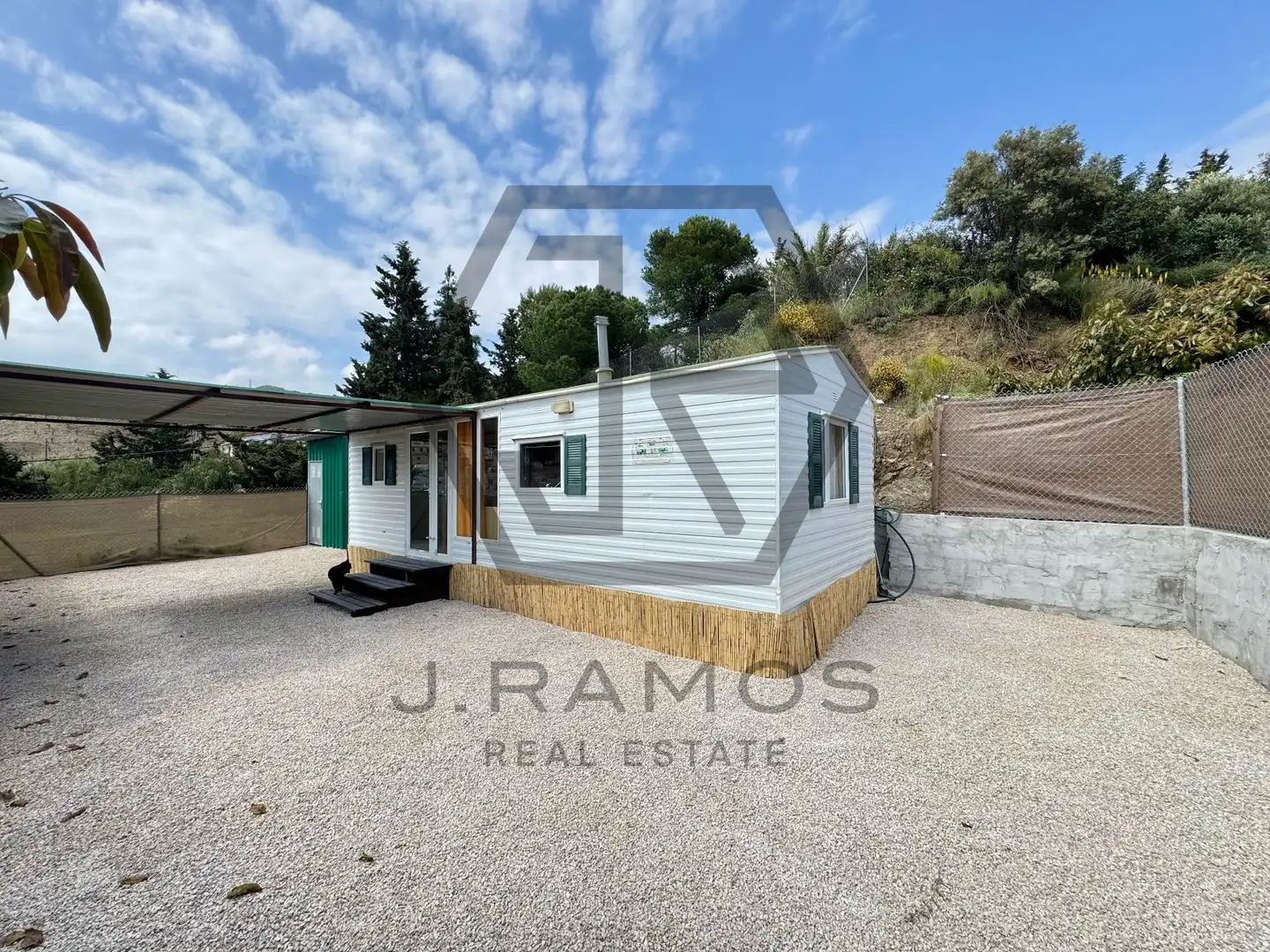 Vista exterior de Casa o xalet de lloguer en Vélez-Málaga amb Jardí privat, Traster i Moblat