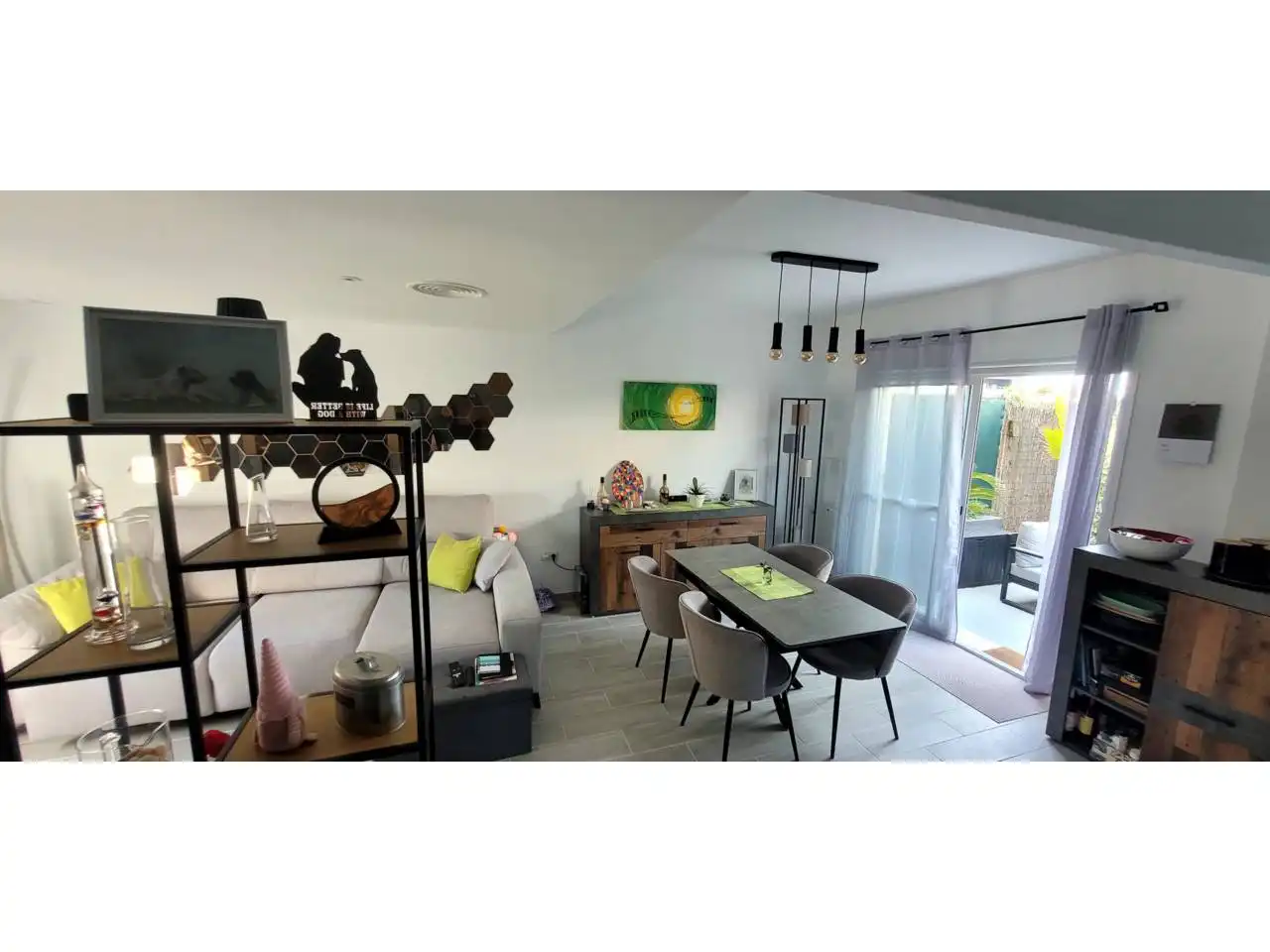 Sala d'estar de Casa adosada en venda en Ayamonte amb Aire condicionat, Terrassa i Moblat