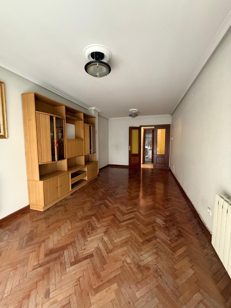 Sala d'estar de Pis en venda en Benavente amb Moblat