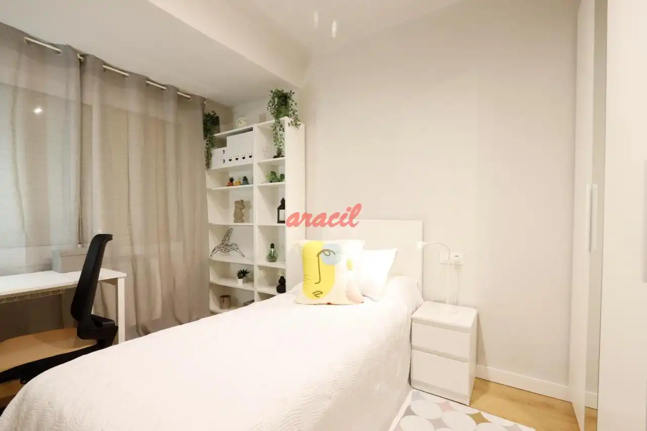 Habitación de Piso de alquiler en Ourense Capital  con Calefacción y Amueblado